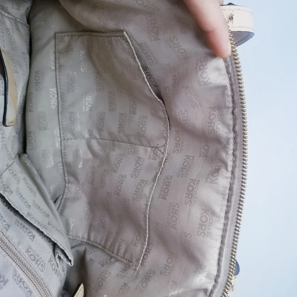 🌸Michael Kors | Ivory‎ Leather Medium Sized Bag
